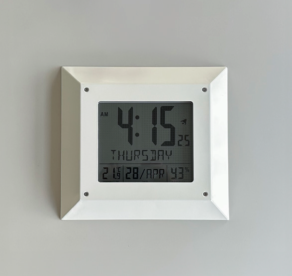 healsafe-digital-safe-clock